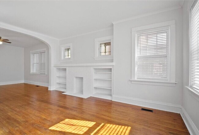 non-functioning fireplace in living room - 4921 Finkman St