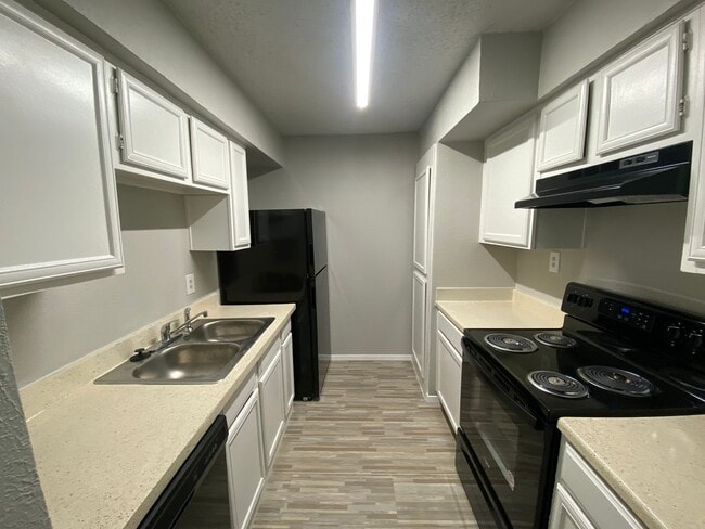 Foto del edificio - Charming & Spacious 1st-Floor Unit!