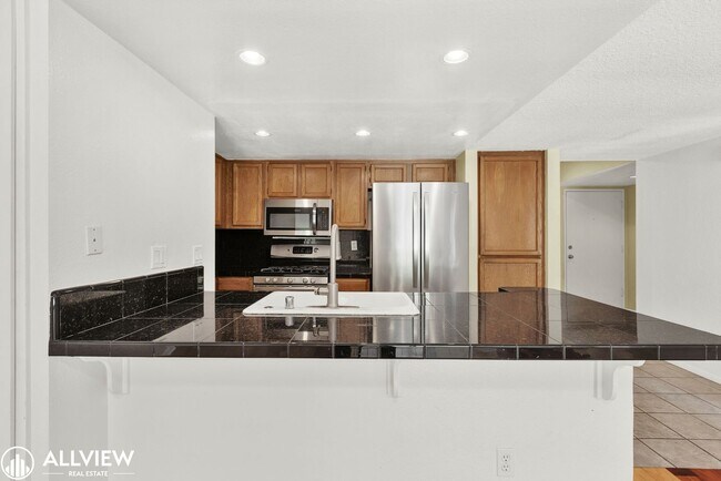 Foto del edificio - *MOVE-IN SPECIAL $100 OFF FIRST MONTH'S RE...