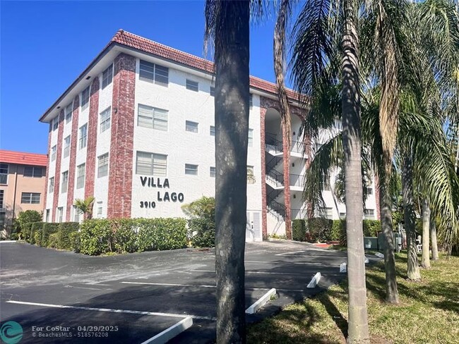 Building Photo - 3910 Crystal Lake Dr