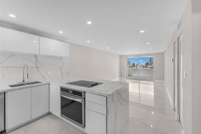 Photo - 1331 Lincoln Rd Apartment
