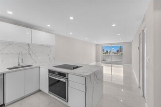 Building Photo - 1331 Lincoln Rd