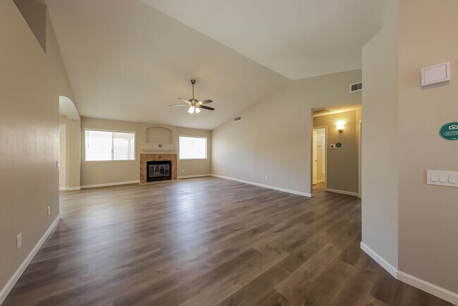 Building Photo - 4337 W Avenida Del Sol
