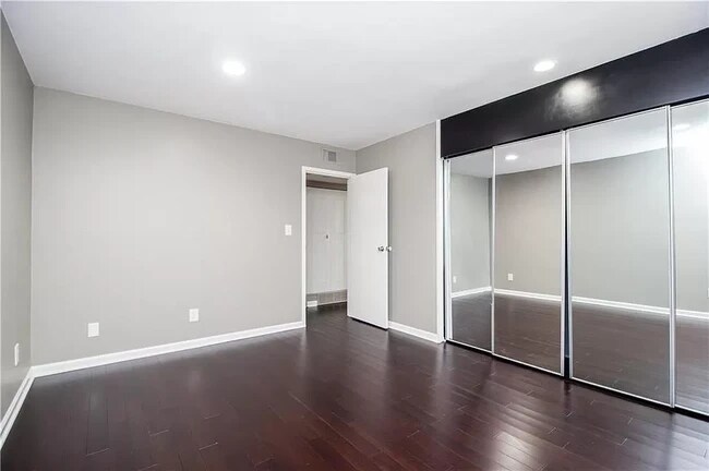 Foto del edificio - 5121 W 75th St