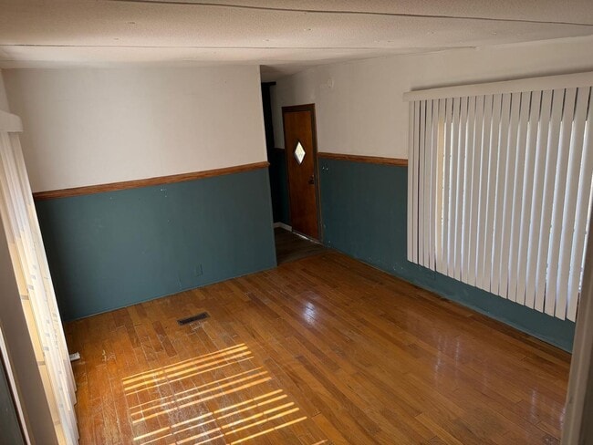 Foto del edificio - AVAILABLE NOW!