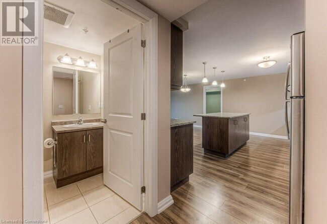 Building Photo - 778 Laurelwood Dr
