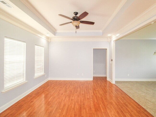 Building Photo - Nice home with large fenced in backyard!