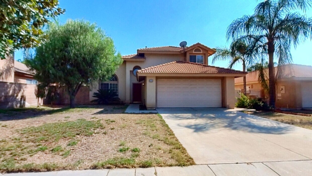 Primary Photo - Spacious 4 Bedroom 3 Full Bath Plus Office...