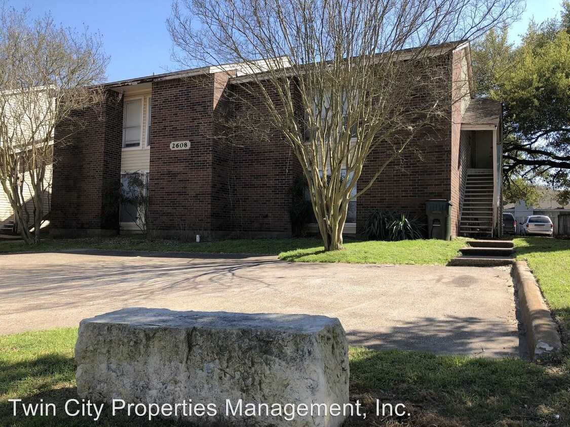 Primary Photo - 2608 Pecan Knoll St