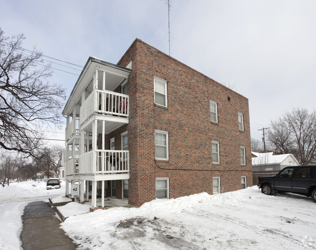Building Photo - 1030 S 9th St