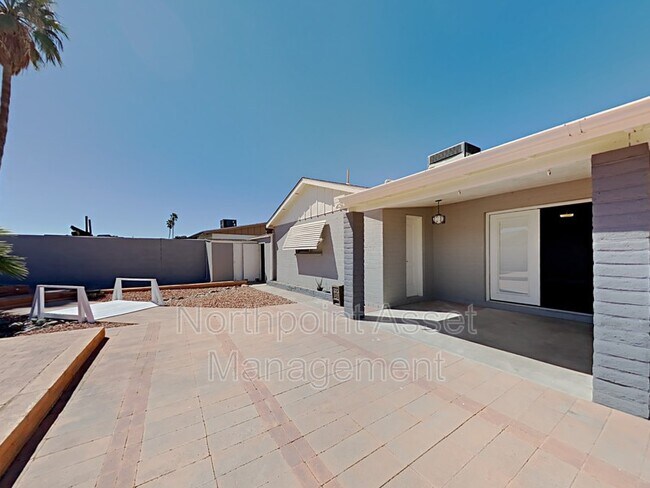 Building Photo - 11823 N 49th Dr