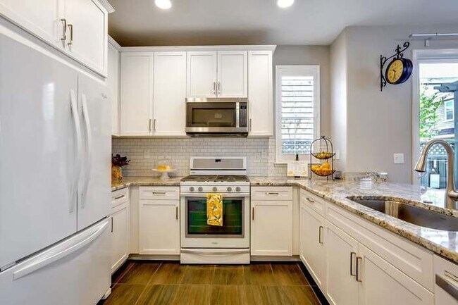 Foto del edificio - 217 Southpark Ct