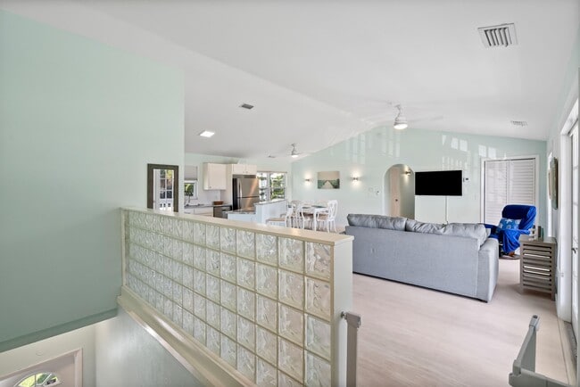 Building Photo - 670 Hernando St