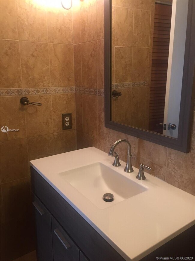 Building Photo - 7110 Fairway Dr