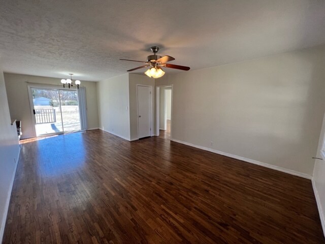 Foto del edificio - 352 N Oak St
