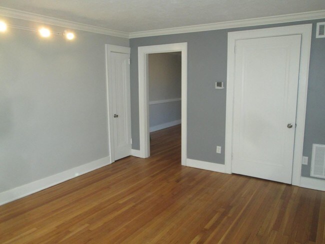 Building Photo - 249 Mabrick Ave