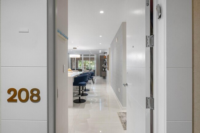 Building Photo - 200 SE Mizner Blvd