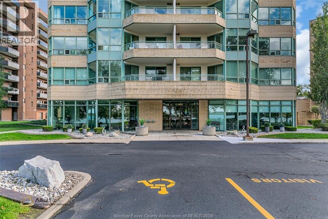 Photo du bâtiment - 3601 Riverside Dr E