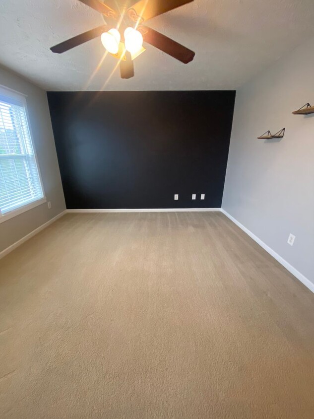 Foto principal - Plenty of Room! 4 BR, 3.5 BA, 2 Car Garage...