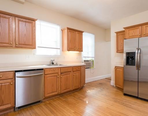 Building Photo - 5 bedroom in Waltham MA 02453