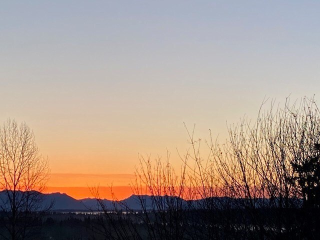 enjoy the views of the cascades in winter - 12710 89th Pl NE