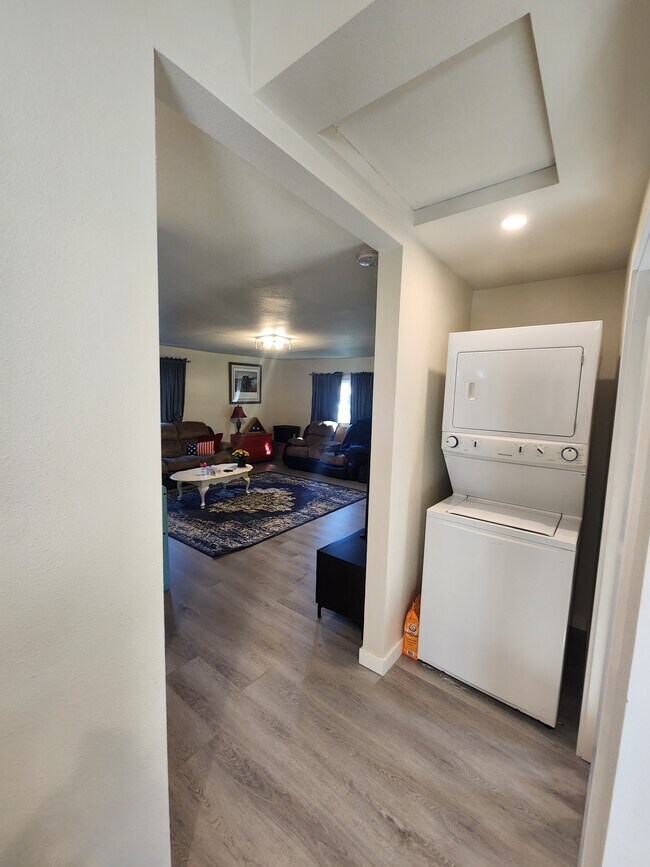 Foto del edificio - 785 NW West St