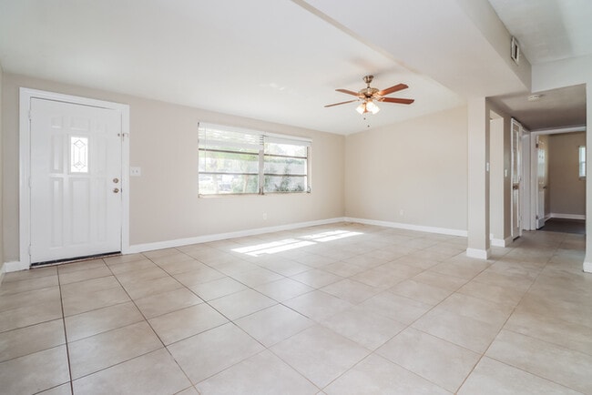 Foto del edificio - 2250 Norman Dr