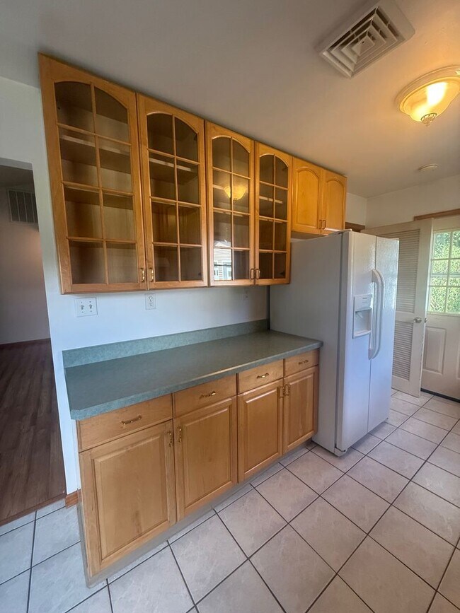 Foto del edificio - 3 Bedroom House With Large Yard and Garage