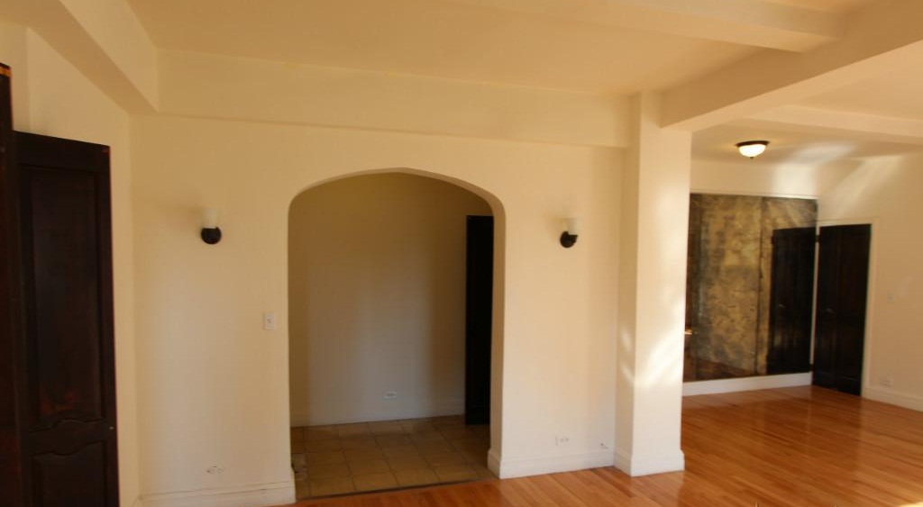 Building Photo - 256 E 35th St