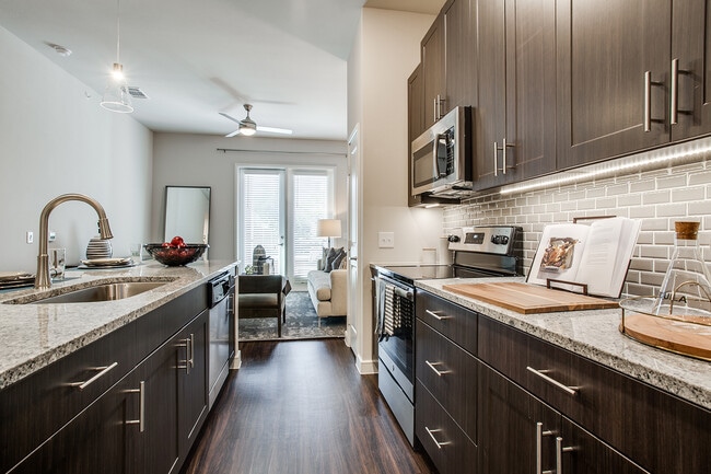 Building Photo - Vantage at Spring Creek
