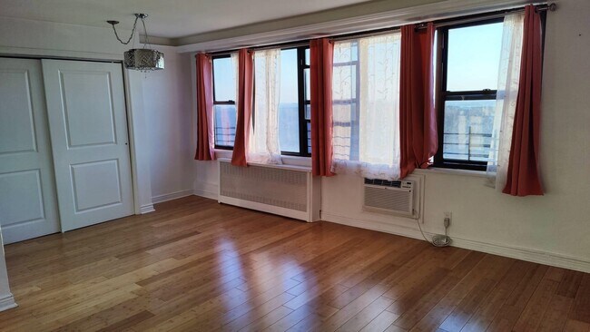 Building Photo - 500 Central Ave