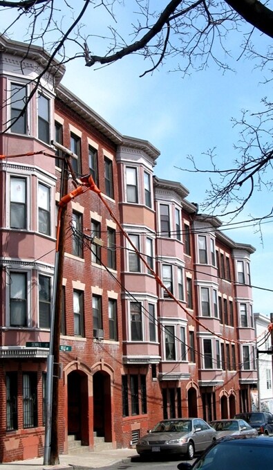 Primary Photo - Delle Apartments