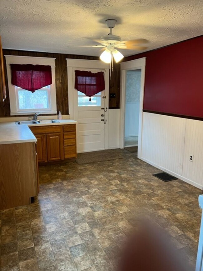 Foto del edificio - YOUNGSTOWN WESTSIDE 2 BEDROOM HOUSE