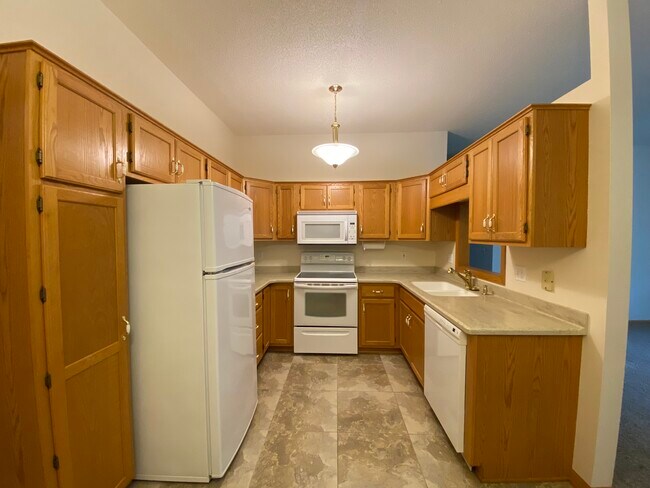 Foto del edificio - 1902 Cabernet Ln NW