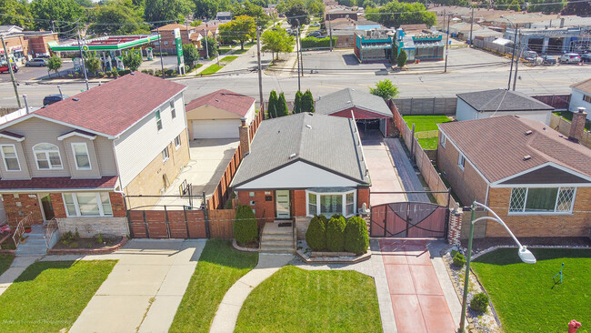 Building Photo - 8201 S Komensky Ave