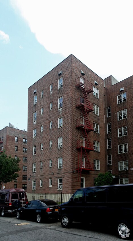 Foto del edificio - 91-32 195th Pl