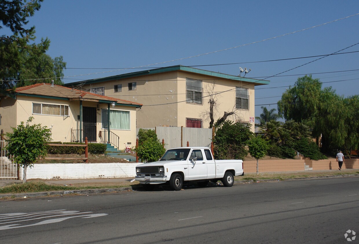 Building Photo - 4270 Myrtle Ave