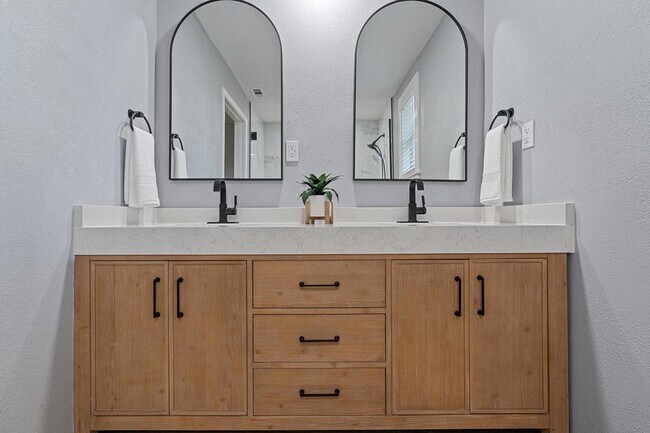 Foto del edificio - 5968 Capitol Dr