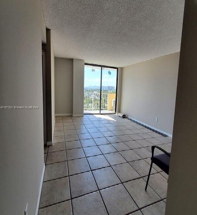 Foto del edificio - 2350 NE 135th St