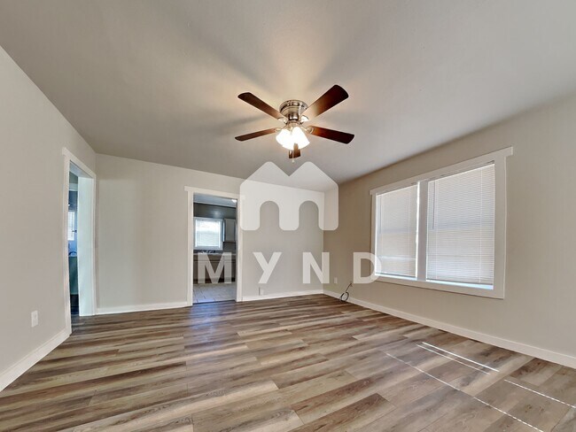 Building Photo - 1412 24th Pl