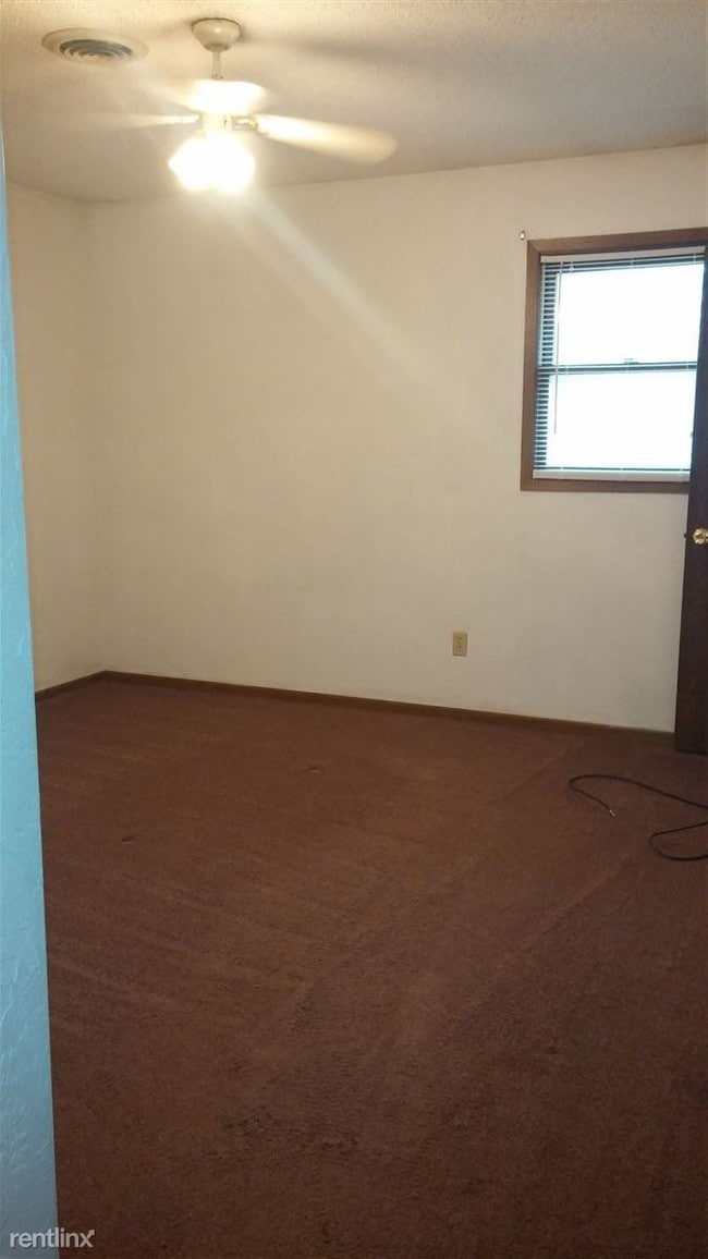 Building Photo - 2 br, 1 bath 4plex - 248 Hamacher St Hamacher