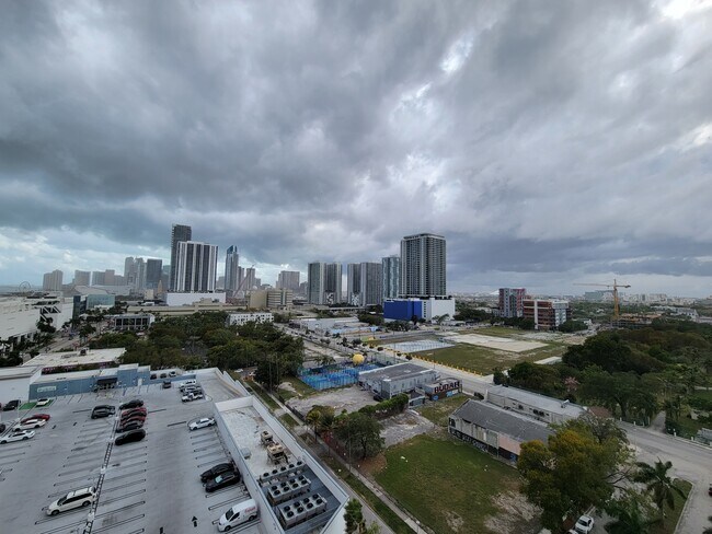 Foto del edificio - 275 NE 18th St