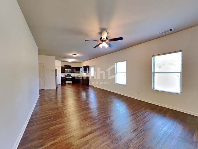 Building Photo - 4013 Clay Ct SE