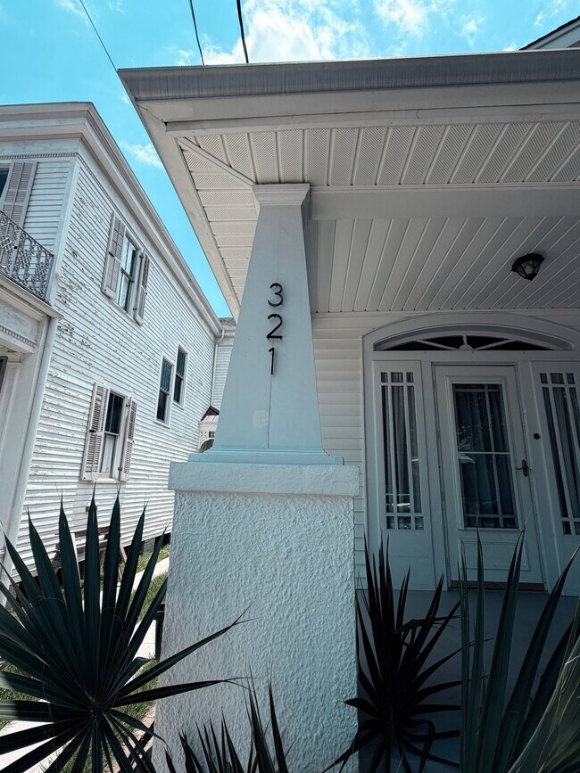 Foto del edificio - 321 Pelican Ave