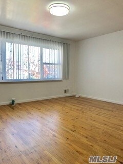 Foto del edificio - 34-12 Brookside St