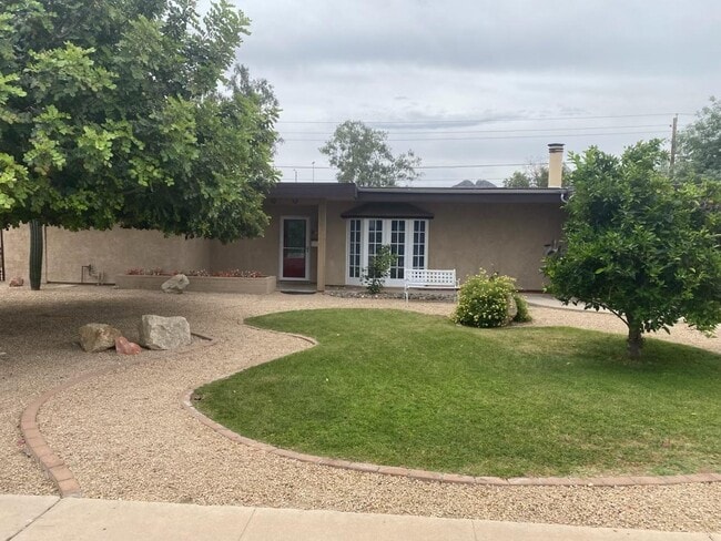 Front - 2937 E Turquoise Dr House