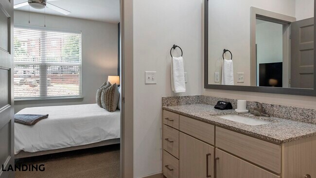 Foto del edificio - 5025 Wembley Central Ln