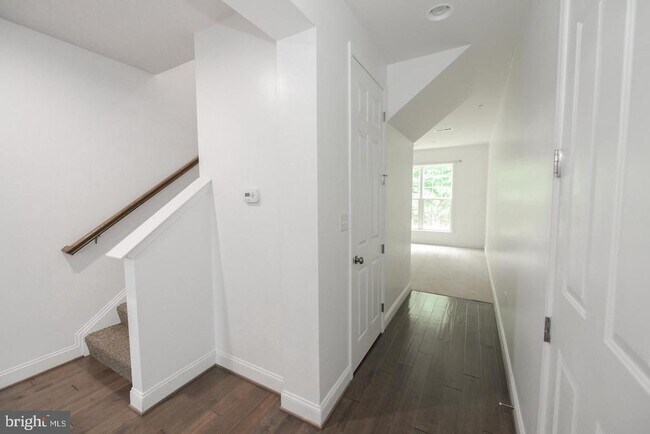 Building Photo - 524 Rayburn Ct