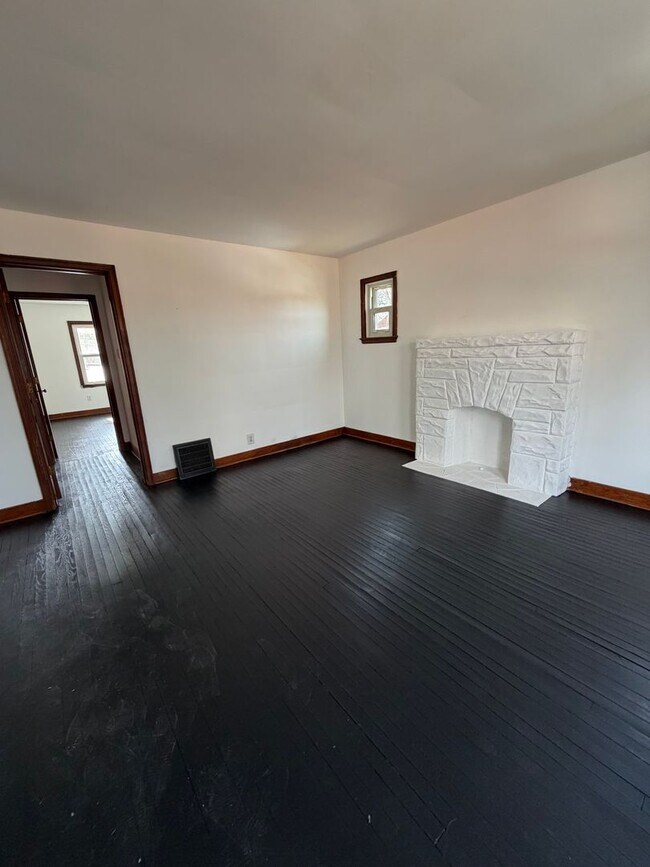 Foto del edificio - 1652 Roosevelt Ave