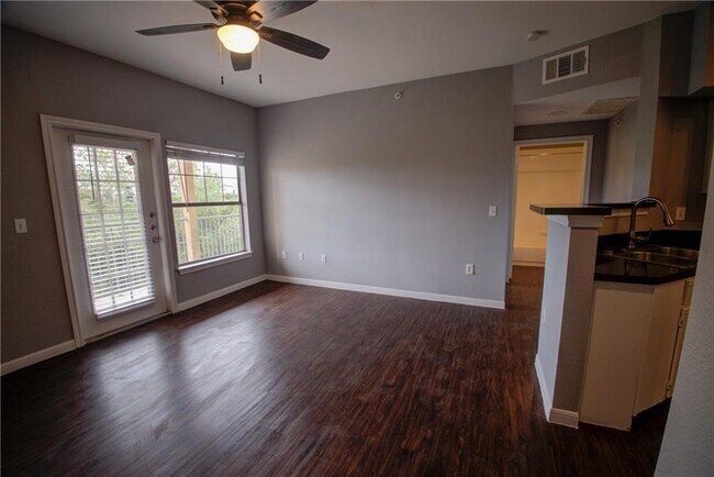 Building Photo - 2320 Gracy Farms Ln